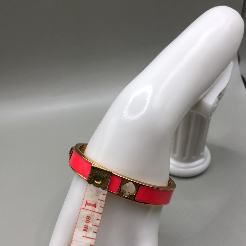 Kate Spade Everyday Spade Coral Gold Hinged Bangle Bracelet Logo Spade Cut Out - Picture 6 of 6